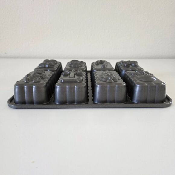 Nordic Ware Holiday Bakeware Pan Nonstick Christmas Mini Loaf Mold USA - Picture 3 of 16